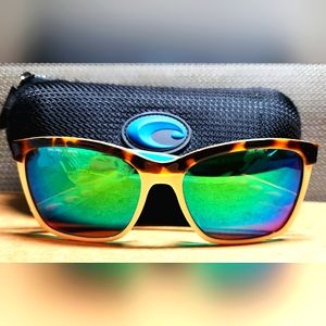 COSTA women's Anaa Polarized Sunglasses in Copper